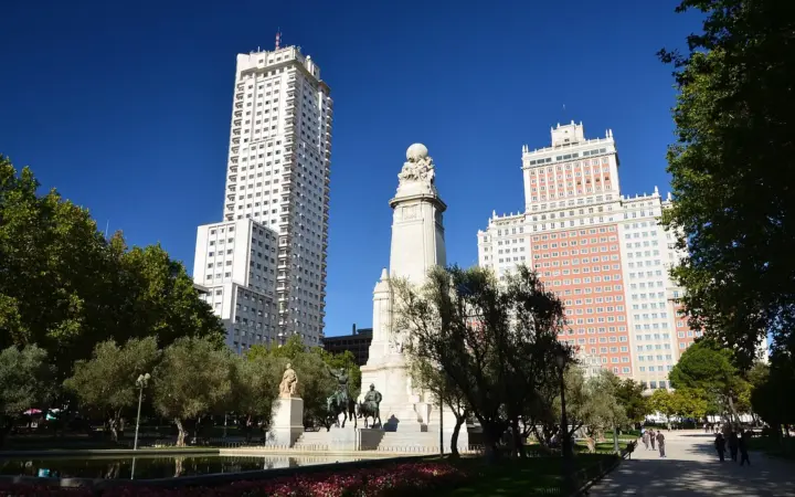 Plaza de España with the Cervantes monument, the Torre de Madrid and the Edificio España